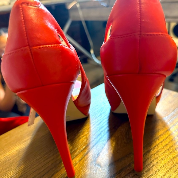 4” heel, perfect for dress up or down; true to size - Picture 4 of 5